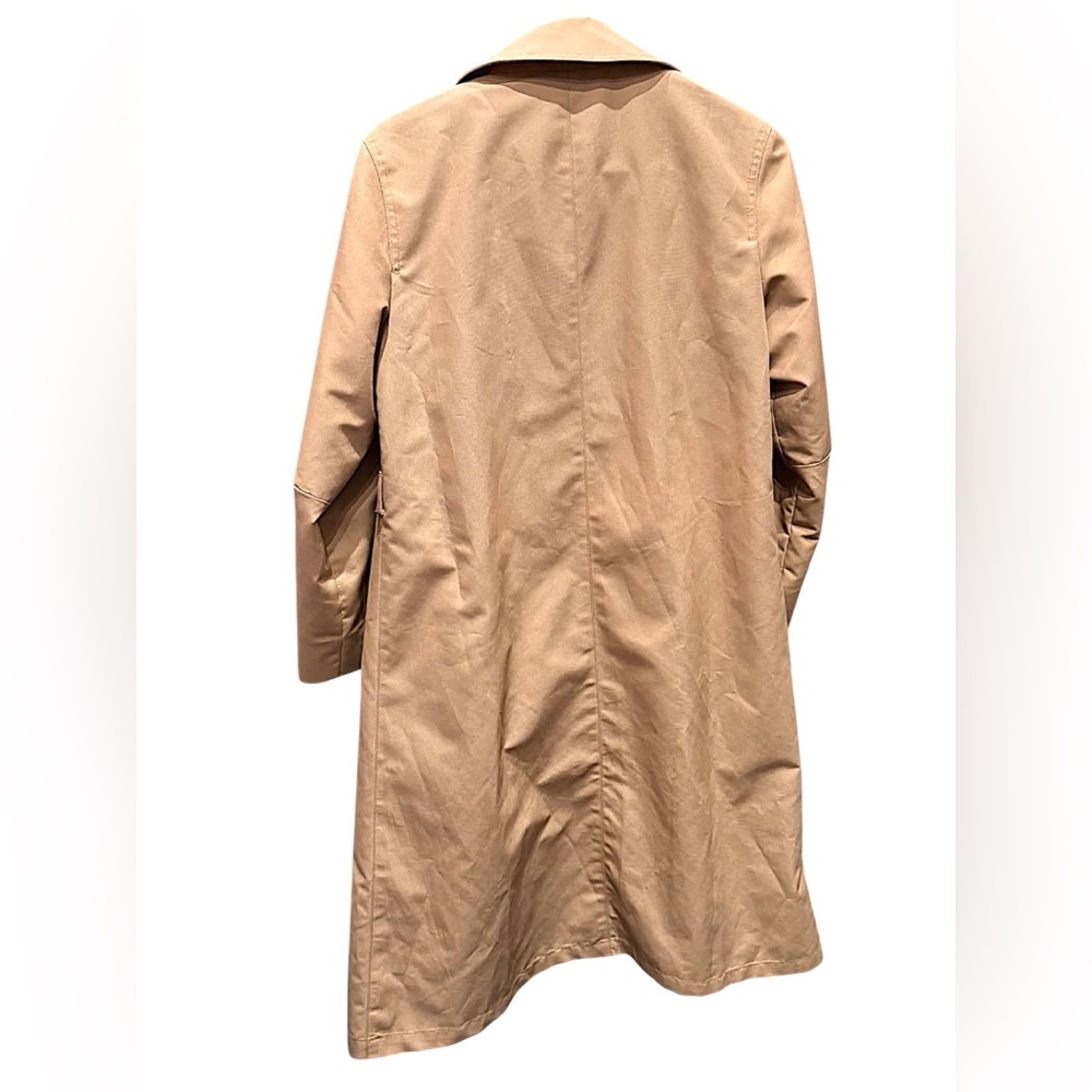 London Fog Beige Coat size 6 petite has 2 tiny dot marks not noticeable see pics - Picture 2 of 8